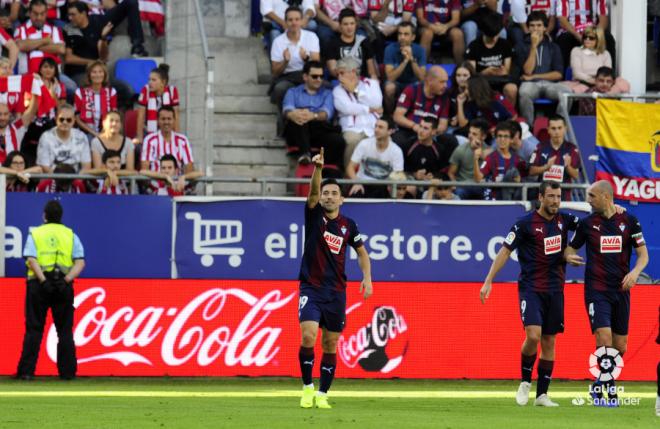 Charles celebra un gol ante el Athletic. (Foto: LaLiga).