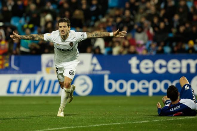 Santi Mina celebra su segundo gol ante el Ebro (Foto: Dani Marzo).