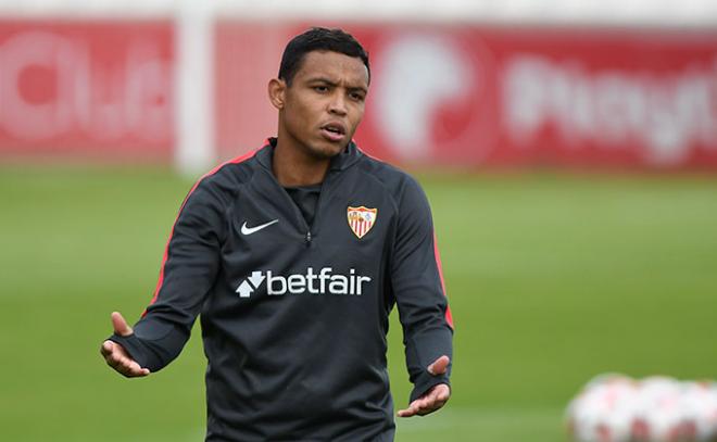 Luis Muriel, en un entrenamiento del Sevilla (Foto: Kiko Hurtado).