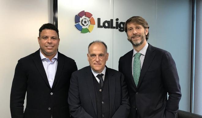 Reunión de Ronaldo y Carlos Suárez con Javier Tebas en la sede de LaLiga (Foto: Real Valladolid).