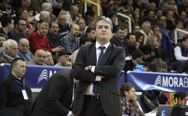 Sergio Valdeolmillos, entrenador del Delteco GBC (Foto: EFE).