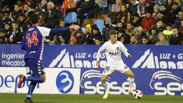 Álex Blanco en su debut ante el CD Ebro. (Foto: Valencia CF)
