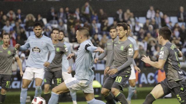 Los jugadores de la Real Sociedad, en el gol de Iago Aspas. (Foto: LaLiga).
