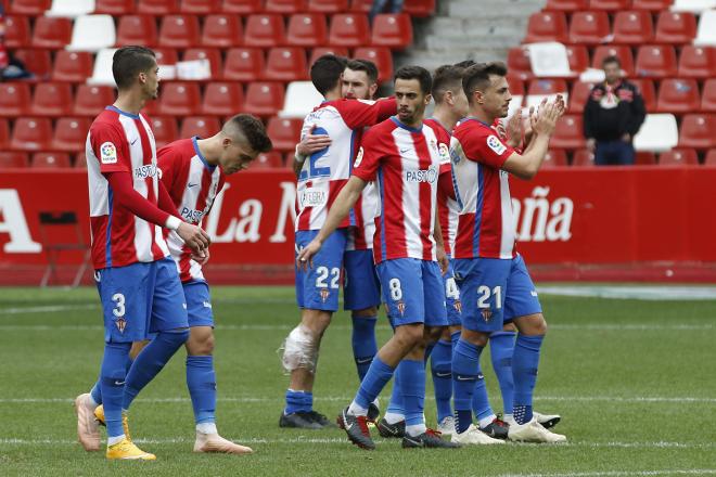 Los jugadores del Sporting celebran uno de los goles ante el Éibar en la Copa del Rey (Foto: Luis Manso).