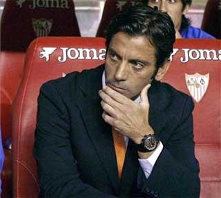 Quique Sánchez Flores el día que fue cesado tras perder en Sevilla. (Foto: EFE)