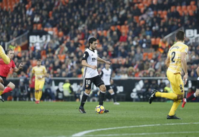 Dani Parejo ante el Girona en Mestalla la temporada pasada.