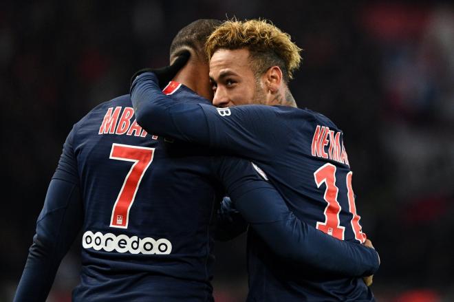 Neymar y Mbappé celebran uno de los goles.