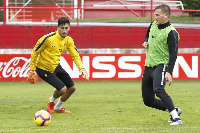 Mariño, en un entrenamiento con el Sporting (Foto: Luis Manso).