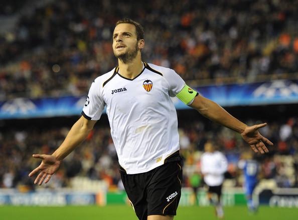 Soldado como capitán del Valencia en la Champions League (Foto: Valencia CF).
