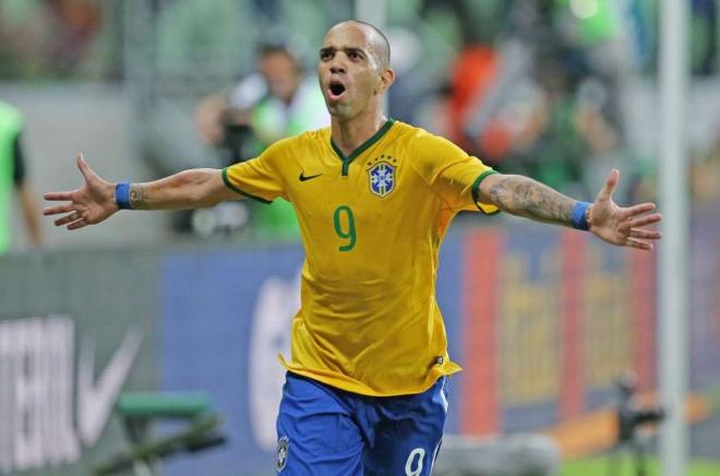 Tardelli, celebrando un gol con Brasil.