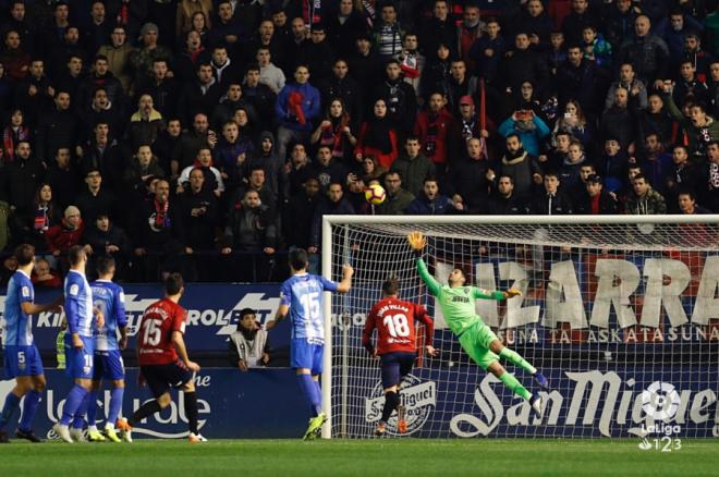 Lombán, en primera instancia, en el segundo gol del Osasuna (Foto: LaLiga).