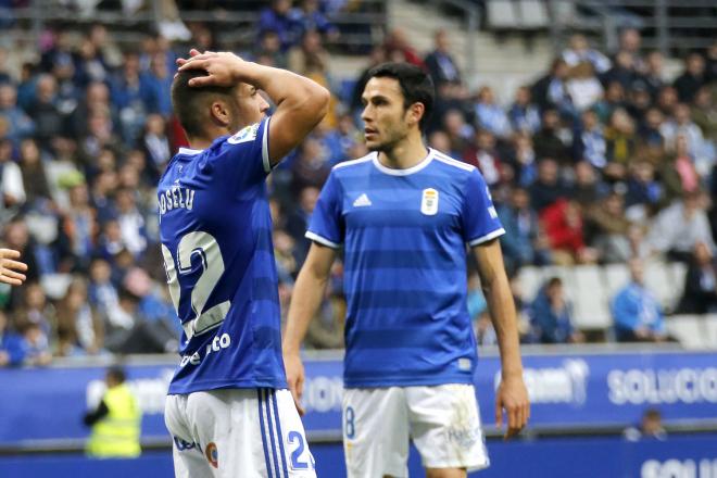 Joselu se lamenta en una acción del partido (Foto: Luis Manso)