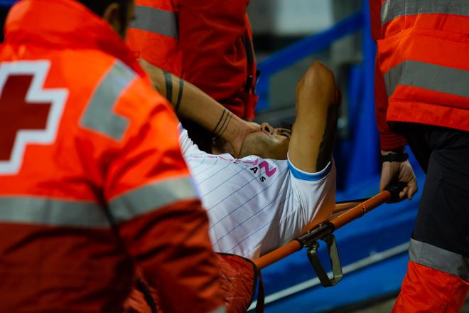 Grippo lesionado en el partido frente al Granada en La Romareda (Foto: Daniel Marzo).