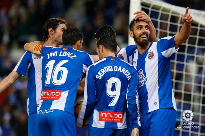 Los jugadores del Espanyol celebran el gol de Borja Iglesias al Athletic (Foto: LaLiga).