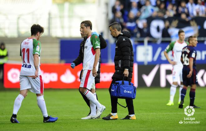 Tomás Pina se marcha lesionado durante el Éibar-Alavés.