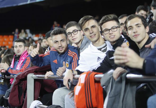 Afición en el Valencia-Young Boys (Foto: David González)