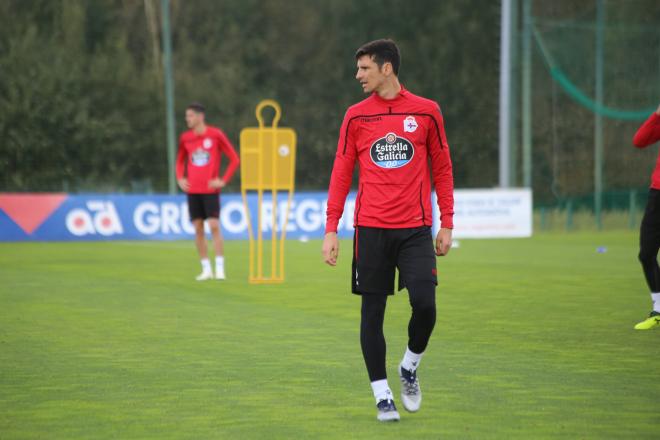 Vicente Gómez, en un entrenamiento del Deportivo en Abegondo (Foto: Iris Miquel).