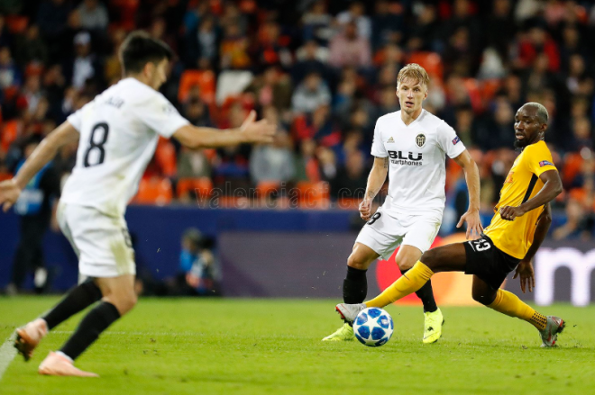 Wass se afianza en el lateral derecho (Foto: Valencia CF)