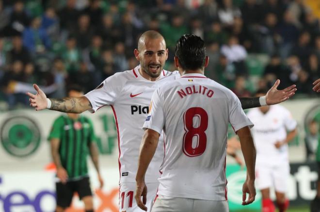 Aleix Vidal y Nolito celebran el gol del sanluqueño.