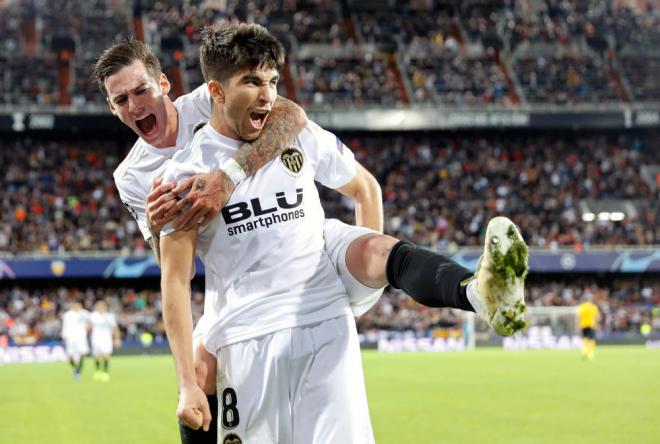 Carlos Soler celebra su gol en el Valencia-Young Boys. (Foto: EFE)