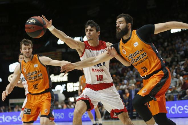 El Valencia Basket vence a Baxi Manresa. (Foto: M. A. Polo)