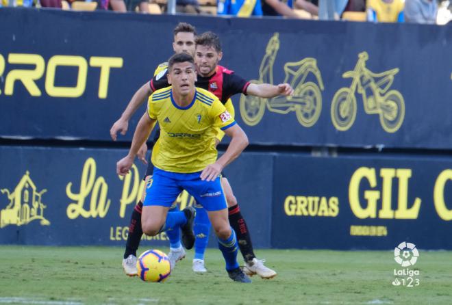 Jon Ander Garrido, en un lance del Cádiz-Reus (Foto: LaLiga).