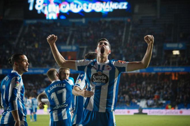 Carlos Fernández celebra su gol contra el Oviedo (Foto: Iris Miquel).
