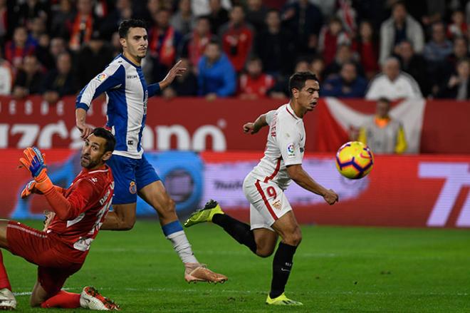 Ben Yedder anota su gol al Espanyol (Foto: Kiko Hurtado).