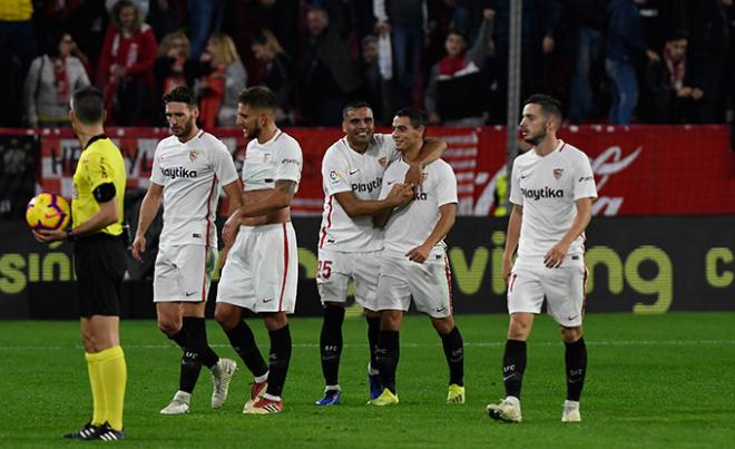 El Sevilla celebra su victoria sobre el Espanyol (Foto: Kiko Hurtado).