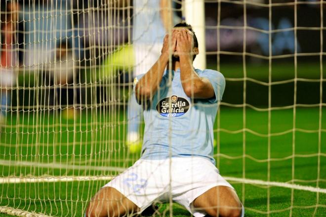 Gustavo Cabral se lamenta tras meter en propia un gol ante el Real Madrid (Foto: EFE).