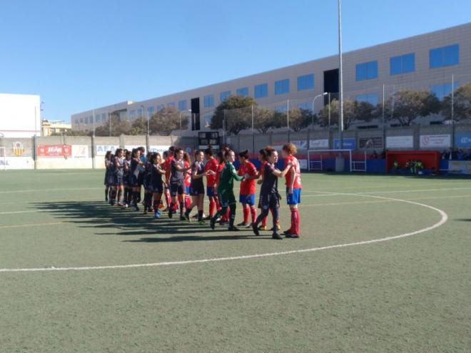 Saludo previo de las jugadoras de ambos equipos (Foto: Zaragoza CFF)