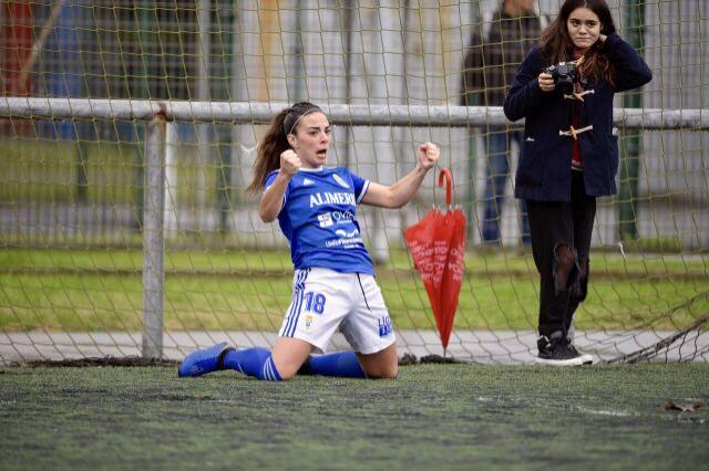 Marta Reyes celebra su gol en el Real Oviedo Femenino - Racing (Foto: @RealOviedoFem)