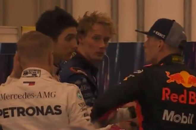 Ocon y Verstappen pelean después de su choque en el Gran Premio de Brasil.