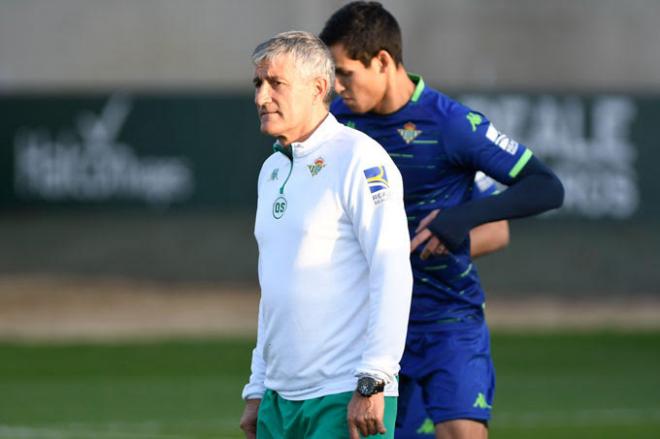 Quique Setién, en un entrenamiento en la Ciudad Deportiva Luis del Sol.