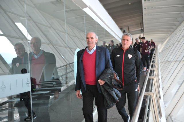 José Ángel Iribar y Joseba Agirre en el aeropuerto de Loiu (Foto: Athletic Club).
