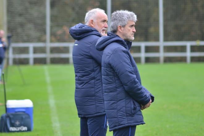 Olabe observa con Ibarrondo un entrenamiento en Zubieta