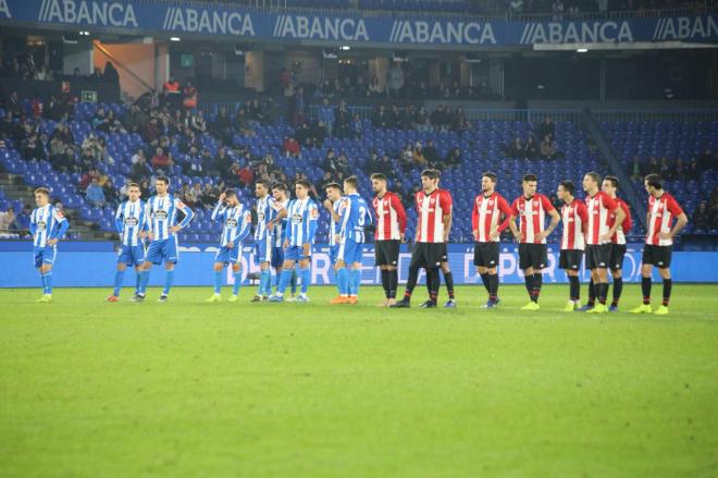 Dépor y Athletic Club durante la tanda de penaltis (Foto: Iris Miquel).