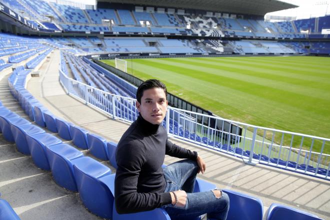 Renato Santos posa para ElDesmarque Málaga en La Rosaleda.