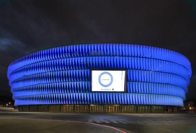 San Mamés se ha iluminado en color azul con motivo del Dia Mundial de la Diabetes