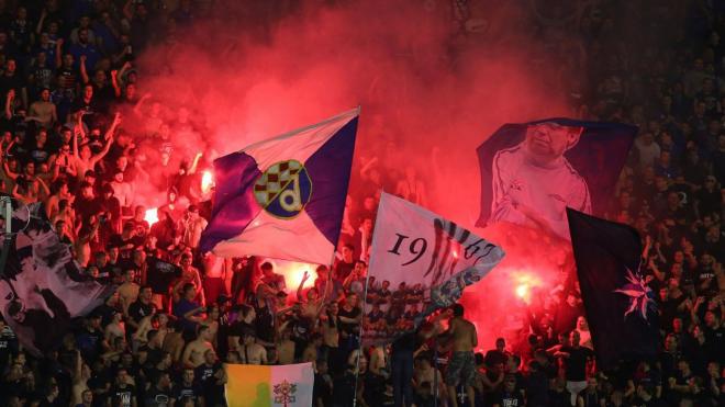 Aficionados del Dinamo de Zagreb en el estadio Maksimir.