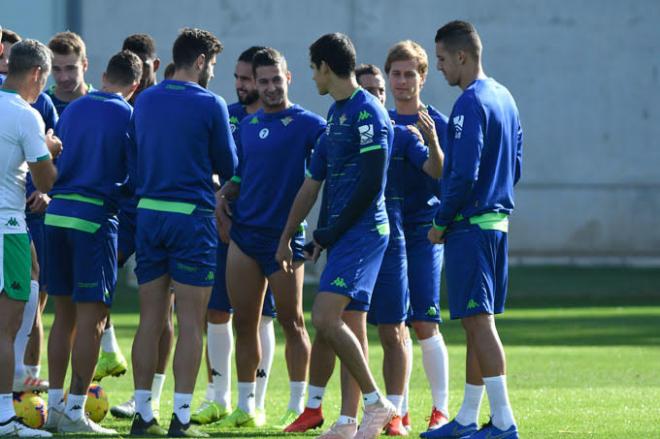 Los futbolistas del Betis en un entrenamiento.