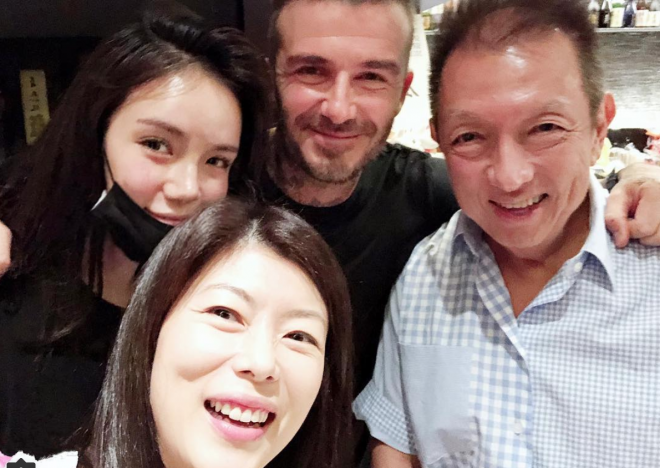 Peter Lim junto a Kim Lim, su mujer Cherie y David Beckham