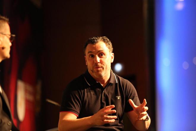Sergio González, en una charla en Barcelona (Foto: Federación Catalana de Fútbol).