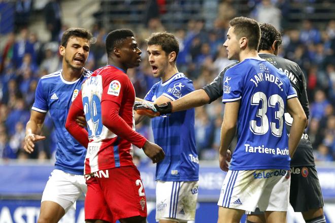 Juan Forlín, durante un Oviedo-Sporting (Foto: Luis Manso).