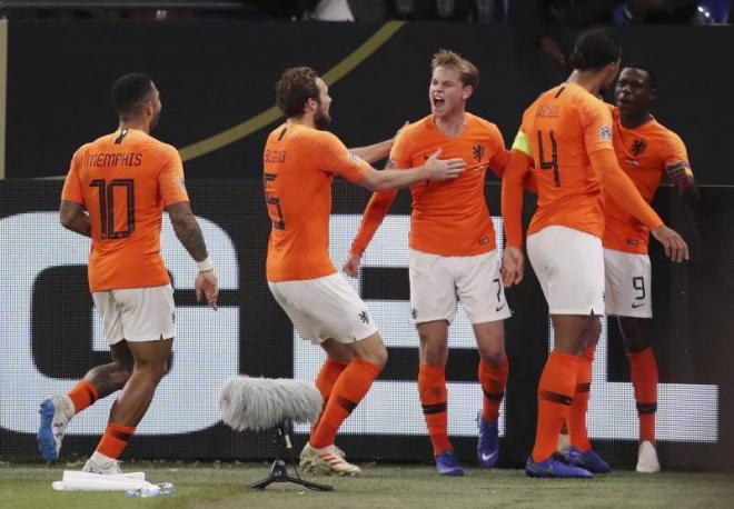 Van Dijk celebra un gol con Holanda.