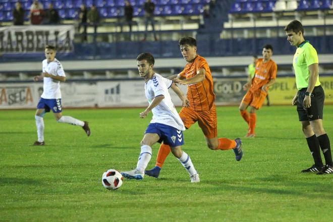 El juvenil Aijón, durante el Marbella-Ceuta.