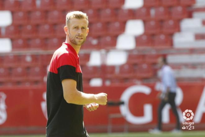 Álex Barrera, del Extremadura, antes de un partido.