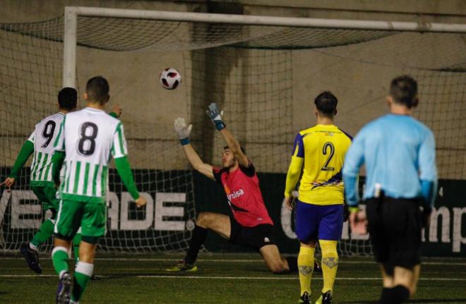 El gol de Iván Navarro ante el Huétor Tájar (Foto: Betis Cantera).