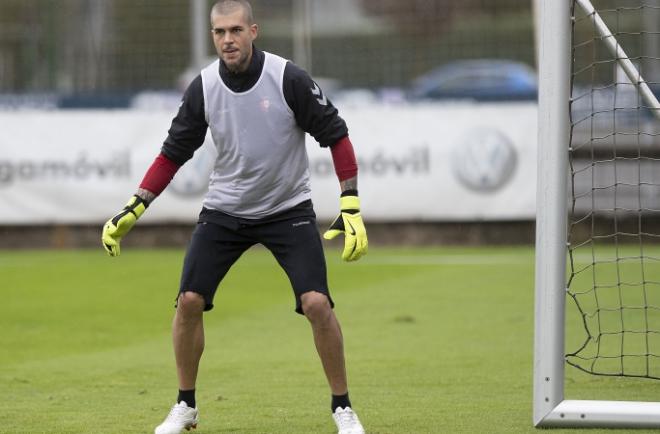 Rubén Martínez, en la portería de Osasuna (Foto: CA Osasuna).