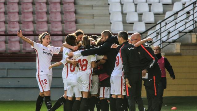 Las jugadores del Sevilla Femenino celebran el gol en Logroño (Foto: LaLiga).